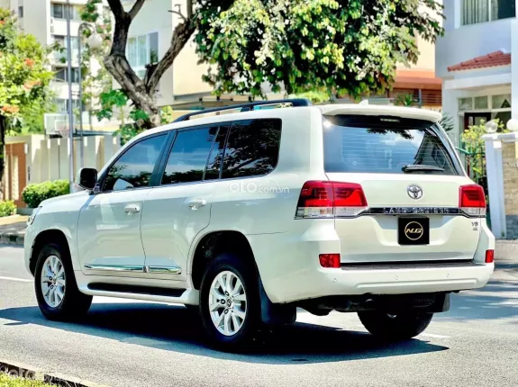 Toyota Land Cruiser VX 4.6 V8 2020 - Thương hiệu khẳng định vị thế