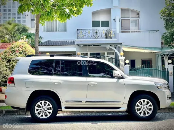 Toyota Land Cruiser VX 4.6 V8 2020 - Thương hiệu khẳng định vị thế