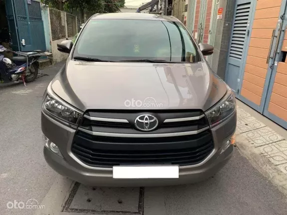 Toyota Innova 2.0E 2021 - Số sàn, màu đồng ánh kim