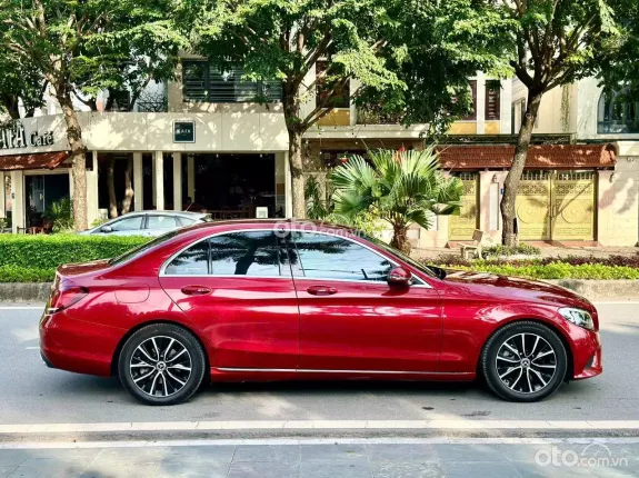 Mercedes-Benz C200 2019 - Đủ hồ sơ giấy tờ sang tên ngay, xe đẹp