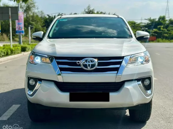 Toyota Fortuner 2.7 V 4X2 AT 2018 - Máy xăng, màu trắng