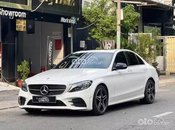 Mercedes-Benz C300 AMG 2019 - Lướt