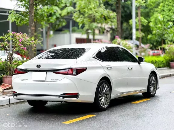 Lexus ES 250 2022 - Giá 2 tỷ 360tr