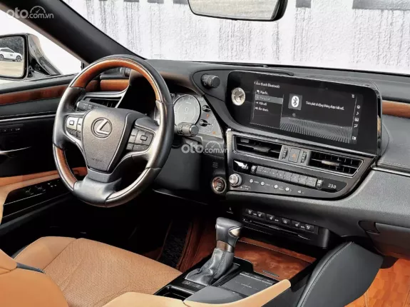 Lexus ES 250 2022 - Giá 2 tỷ 360tr