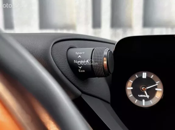 Lexus ES 250 2022 - Giá 2 tỷ 360tr