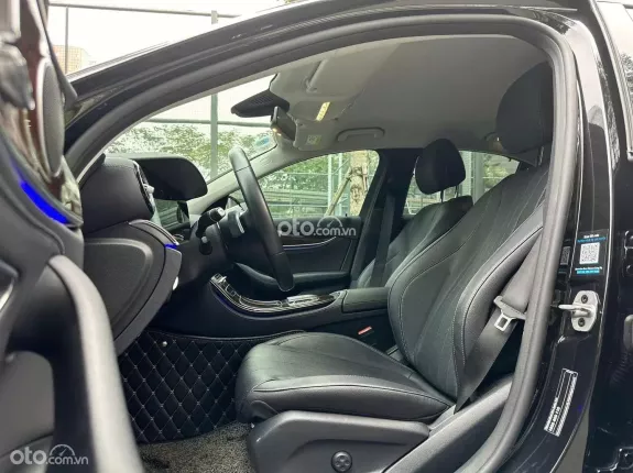 Mercedes-Benz E200 Exclusive 2021 - Giá 1 tỷ 699tr