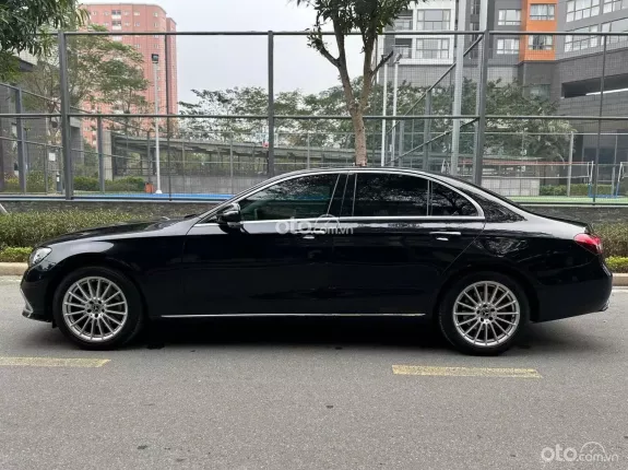Mercedes-Benz E200 Exclusive 2021 - Giá 1 tỷ 699tr