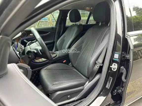 Mercedes-Benz E200 Exclusive 2021 - Giá 1 tỷ 699tr