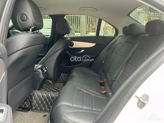Mercedes-Benz C180 2020 - Giá 919tr