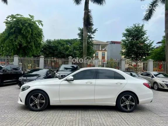 Mercedes-Benz C180 2020 - Giá 919tr