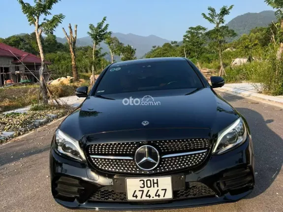 Mercedes-Benz C300 AMG 2019 - Giá 990 tr