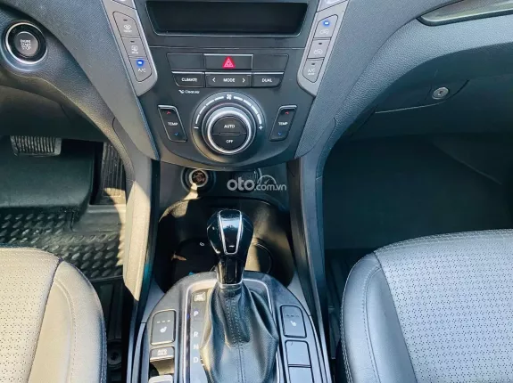 Hyundai Santa Fe 2.4L Xăng Cao cấp 2015 - Xe đẹp, trang bị nhiều option cao cấp, giá tốt sang tên ngay