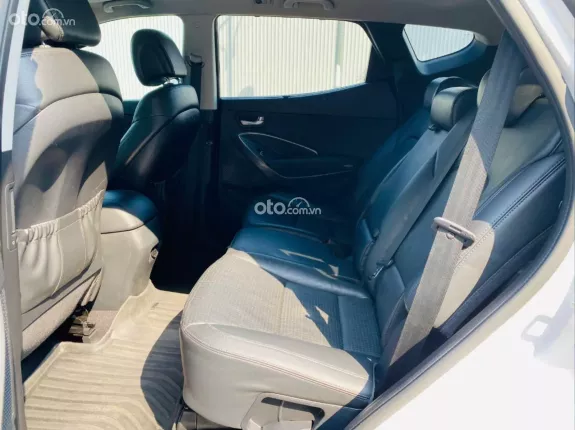 Hyundai Santa Fe 2.4L Xăng Cao cấp 2015 - Xe đẹp, trang bị nhiều option cao cấp, giá tốt sang tên ngay
