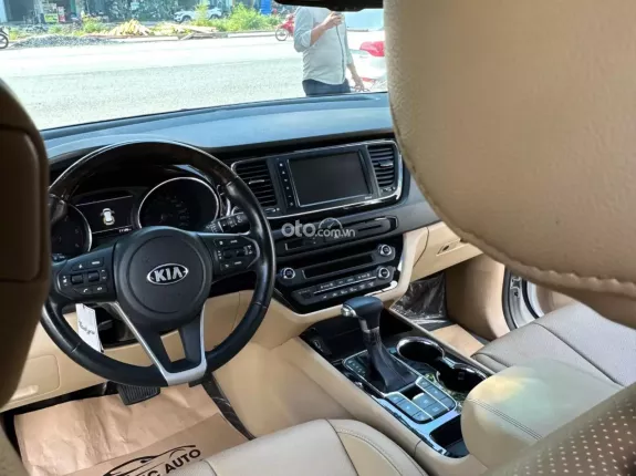 Kia Sedona 2.2 Luxury 2020 - Siêu đẹp, chạy êm