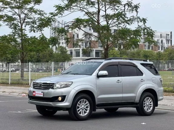 Toyota Fortuner 2.7 V 4X4 AT 2013 - Gía 435 triệu