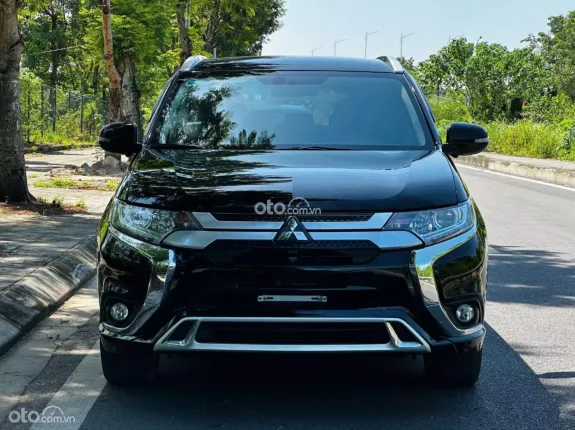 Mitsubishi Outlander 2.0 CVT 2022 - Xe đẹp, chủ đi giữ gìn