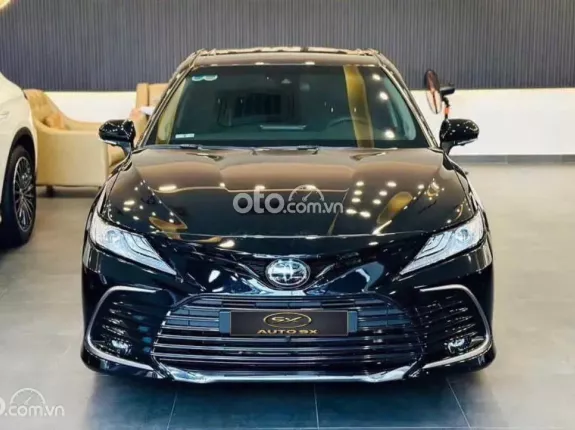 Toyota Camry 2.0Q 2024 - Xe màu Đen - Nội thất Đen