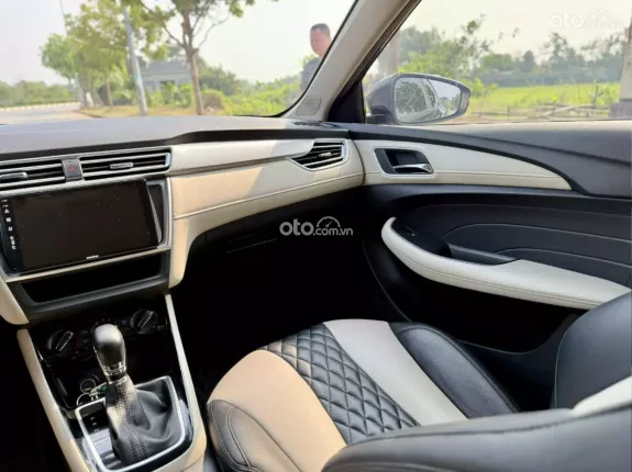 MG 5 1.5L STD 2023 - Đăng ký T5 năm 2024 chạy 1,2 vạn Zin đét