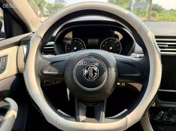 MG 5 1.5L STD 2023 - Đăng ký T5 năm 2024 chạy 1,2 vạn Zin đét
