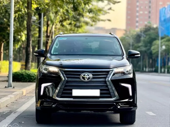 Toyota Fortuner 2.7 V 4X2 AT 2017 - Giá 725tr