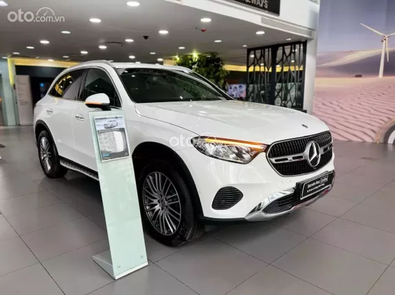 Mercedes-Benz GLC 200 4Matic 2023 - TRẮNG NỘI THẤT ĐEN - ƯU ĐÃI CỰC TỐT