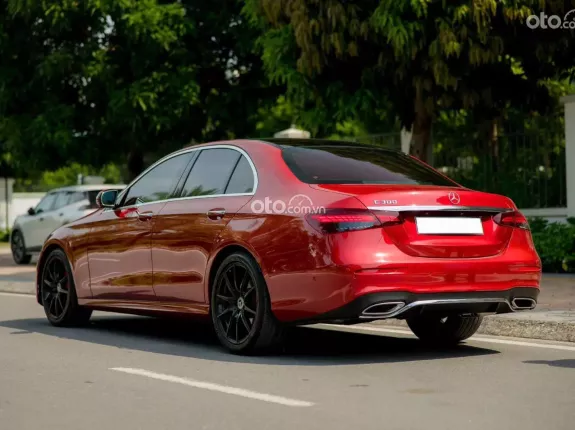 Mercedes-Benz E300 AMG 2021 - ĐỎ NỘI THẤT NÂU SIÊU HIẾM