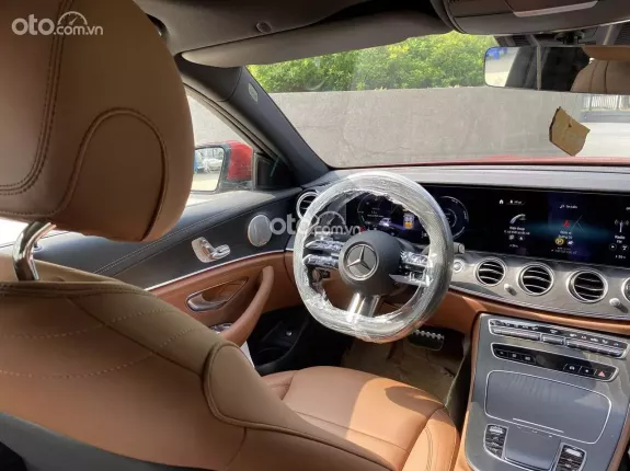 Mercedes-Benz E300 AMG 2021 - ĐỎ NỘI THẤT NÂU SIÊU HIẾM