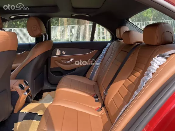 Mercedes-Benz E300 AMG 2021 - ĐỎ NỘI THẤT NÂU SIÊU HIẾM