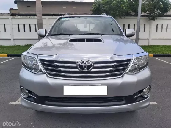 Toyota Fortuner 2.5G 4x2 MT 2016 - Số sàn, máy dầu, màu bạc