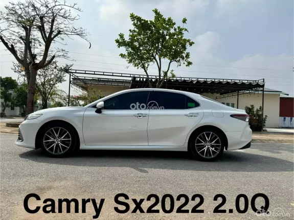 Toyota Camry 2.0Q 2022 - Xe đẹp chạy 2,5 vạn sơn zin 100%