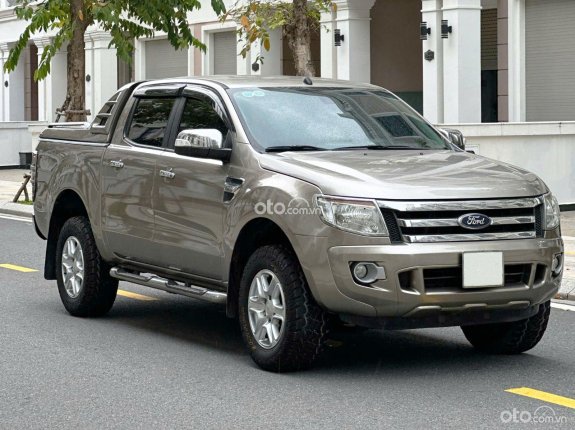 Ford Ranger XLT 2.2L 4x4 AT 2015 - Bán tải 2 cầu số sàn máy dầu, nhập khẩu Thái Lan