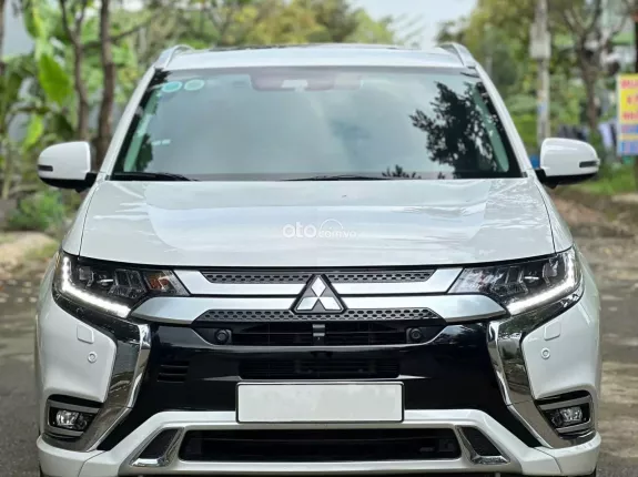 Mitsubishi Outlander 2.0 CVT Premium 2022 - Model 2023 - SUV 7 chỗ, Phiên bản cao cấp Full tính năng an toà