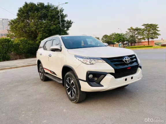 Toyota Fortuner 2.4G 4x2 AT  2019 - Xe đẹp, bản máy xăng 1 cầu, siêu lướt giá tốt