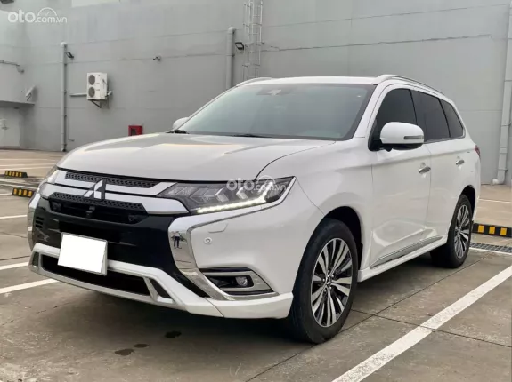 Mitsubishi Outlander 2.0 CVT Premium 2022 - 1 chủ từ đầu odo 2v full lịch sử hãng xe đẹp không lỗi