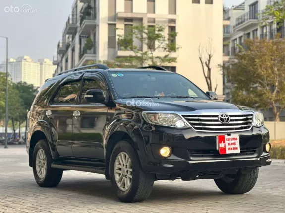 Toyota Fortuner 2.7 V 4X2 AT 2012 - 385 triệu