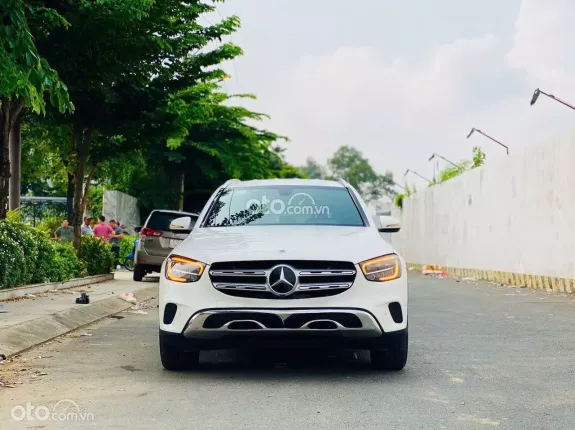 Mercedes-Benz GLC 200 V1 2022 - Màu trắng, nội thất đen