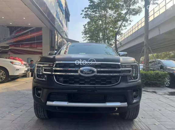 Ford Everest 2022 - Màu đen, nội thất đen 1 chủ từ đầu