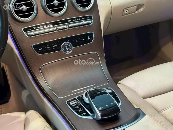 Mercedes-Benz C200 Exclusive 2020 - Siêu đẹp