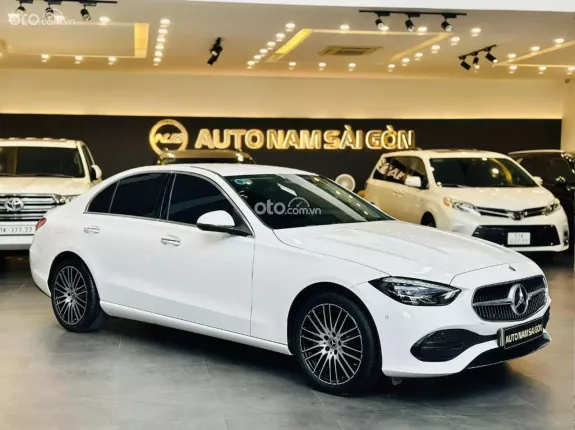 Mercedes-Benz C200 Avantgarde 2022 - Trắng Ngọc Trinh xinh xỉu up xỉu down