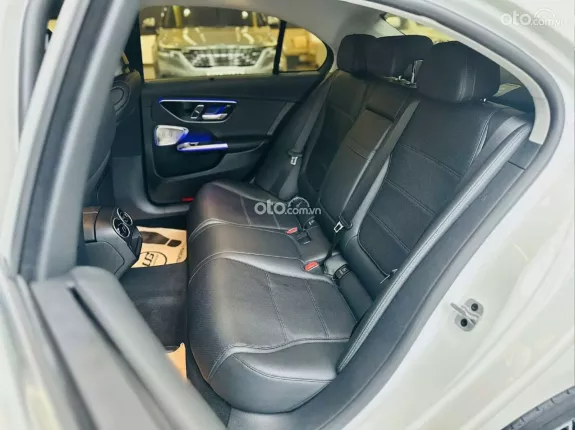 Mercedes-Benz C200 Avantgarde 2022 - Trắng Ngọc Trinh xinh xỉu up xỉu down