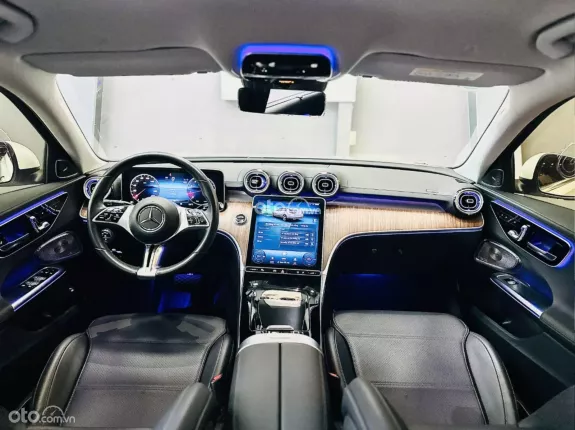 Mercedes-Benz C200 Avantgarde 2022 - Trắng Ngọc Trinh xinh xỉu up xỉu down