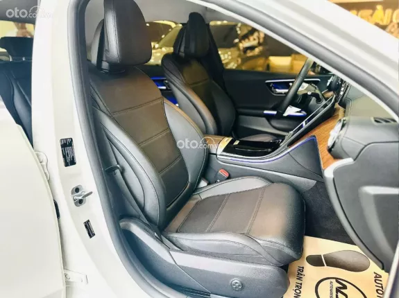 Mercedes-Benz C200 Avantgarde 2022 - Trắng Ngọc Trinh xinh xỉu up xỉu down