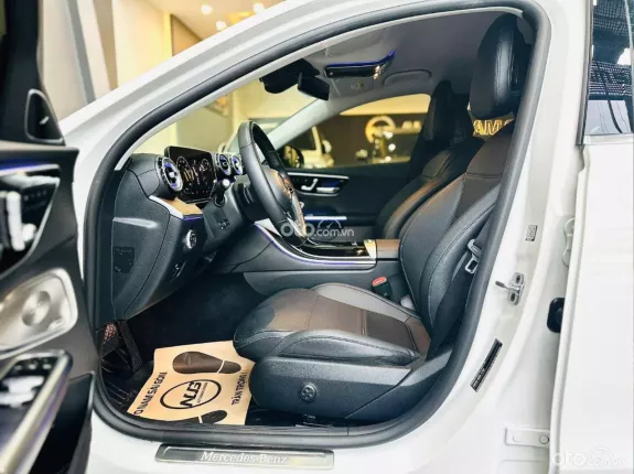 Mercedes-Benz C200 Avantgarde 2022 - Trắng Ngọc Trinh xinh xỉu up xỉu down