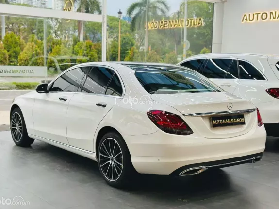 Mercedes-Benz C200 Exclusive 2020 - Siêu lướt có hỗ trợ bank 70%