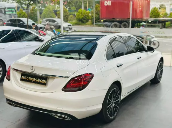 Mercedes-Benz C200 Exclusive 2020 - Siêu lướt có hỗ trợ bank 70%