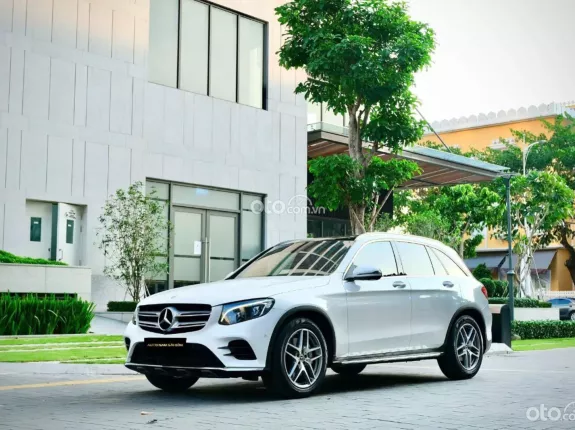 Mercedes-Benz GLC 300 4Matic 2017 - Model 2018 Trắng Ngọc Trinh xinh từ trong ra ngoài
