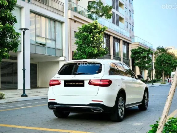 Mercedes-Benz GLC 300 4Matic 2017 - Model 2018 Trắng Ngọc Trinh xinh từ trong ra ngoài