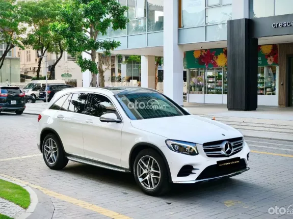 Mercedes-Benz GLC 300 4Matic 2017 - Model 2018 Trắng Ngọc Trinh xinh từ trong ra ngoài