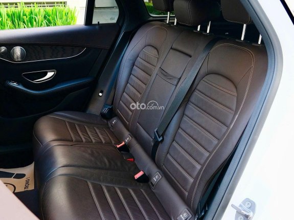 Mercedes-Benz GLC 300 4Matic 2017 - Model 2018 Trắng Ngọc Trinh xinh từ trong ra ngoài
