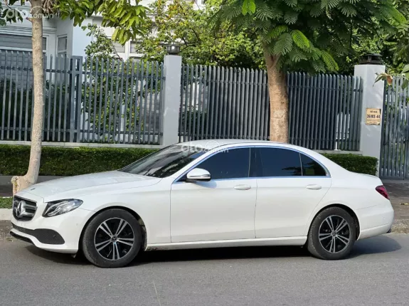 Mercedes-Benz E180 2020 - Xe đẹp full lịch sử hãng